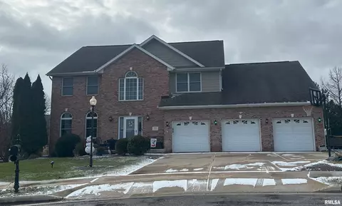 7001 N Vauxhall Pl, Peoria, IL 61615