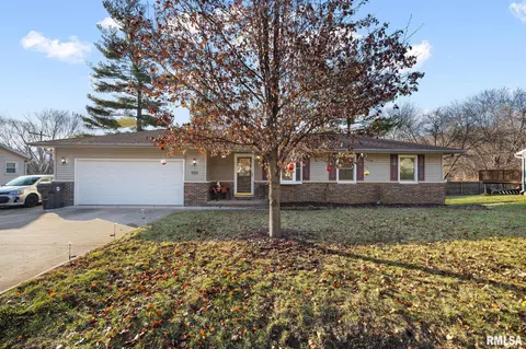 1139 N Nancy St, East Peoria, IL 61611