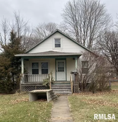 305 E James St, Eureka, IL 61530