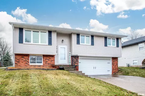 1316 W Kingsway Dr, Peoria, IL 61614