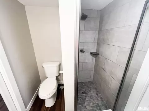 Bath - 106 S Myers, Eureka, IL 61530 photo 8 of 8