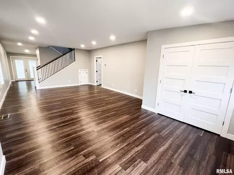 Living - 106 S Myers, Eureka, IL 61530 photo 2 of 5