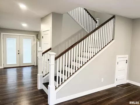 Entry Way - 106 S Myers, Eureka, IL 61530 photo 5 of 8