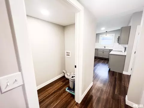 Entry Way - 106 S Myers, Eureka, IL 61530 photo 4 of 8