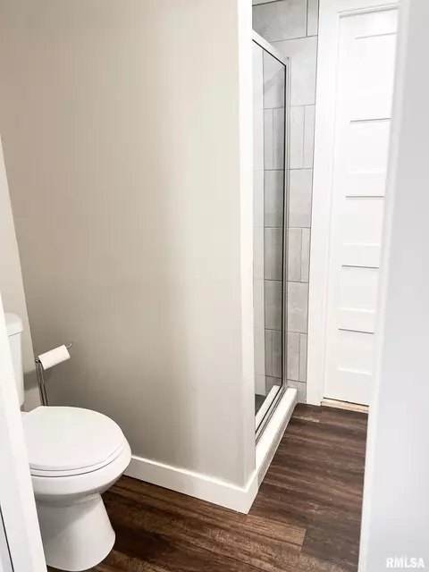 Bath - 106 S Myers, Eureka, IL 61530 photo 5 of 8