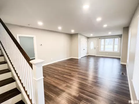 Living - 106 S Myers, Eureka, IL 61530 photo 3 of 5