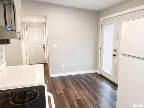 Entry Way - 106 S Myers, Eureka, IL 61530 photo 3 of 8
