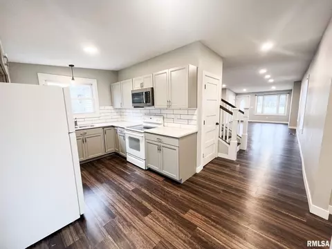 Entry Way - 106 S Myers, Eureka, IL 61530 photo 1 of 8