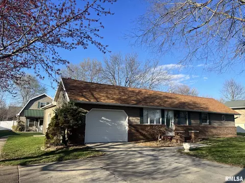 117 Chestnut Dr, East Peoria, IL 61611