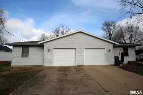 104 W 2nd St, Mackinaw, IL 61755