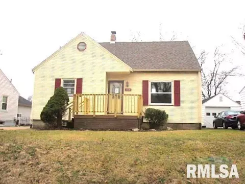 109 N 18th St, Pekin, IL 61554