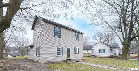 405 S Broadway St, Manito, IL 61546