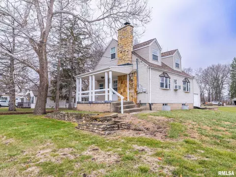 1623 E Hendryx Ln, Peoria, IL 61615