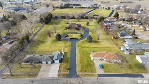 1039 Warren St, Henry, IL 61537
