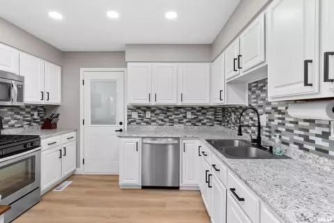 Kitchen - 204 Dennis Dr, Eureka, IL 61530 photo 2 of 4
