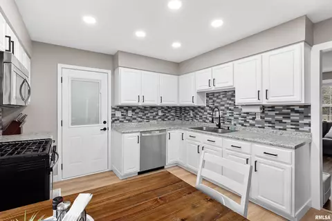 Kitchen - 204 Dennis Dr, Eureka, IL 61530 photo 1 of 4