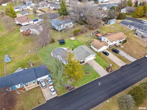 View/Area - 204 Dennis Dr, Eureka, IL 61530 photo 4 of 6