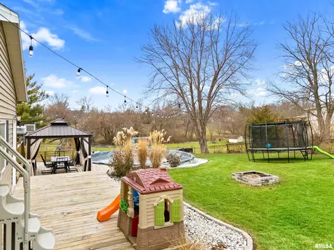 Exterior - 204 Dennis Dr, Eureka, IL 61530 photo 6 of 7