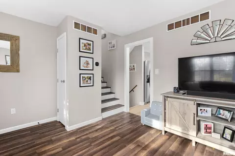 Entry Way - 204 Dennis Dr, Eureka, IL 61530 photo 1 of 2
