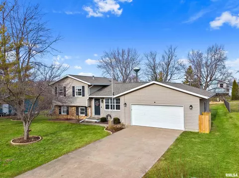 204 Dennis Dr, Eureka, IL 61530