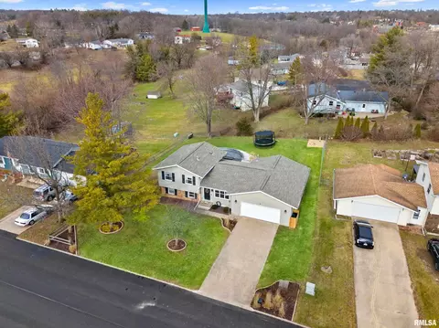 View/Area - 204 Dennis Dr, Eureka, IL 61530 photo 5 of 6