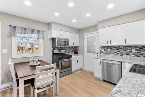 Kitchen - 204 Dennis Dr, Eureka, IL 61530 photo 3 of 4