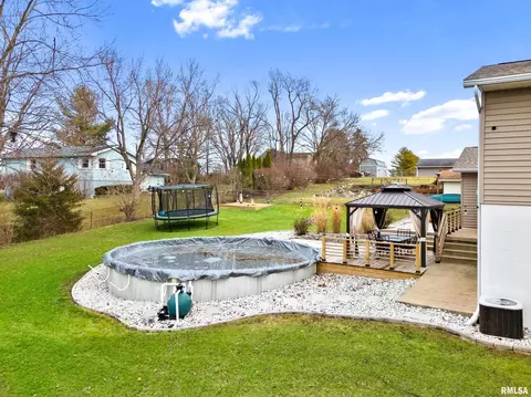 Exterior - 204 Dennis Dr, Eureka, IL 61530 photo 5 of 7