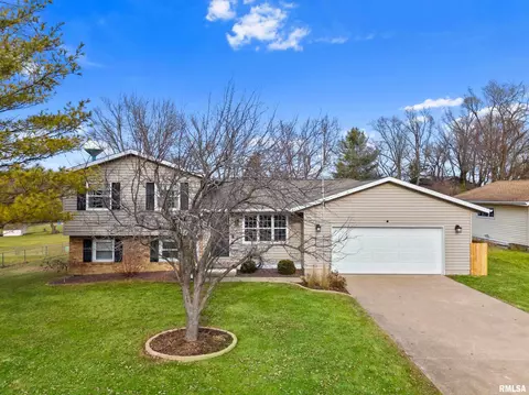 Exterior - 204 Dennis Dr, Eureka, IL 61530 photo 7 of 7
