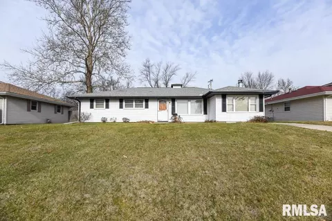2103 W Cimarron Dr, Peoria, IL 61614