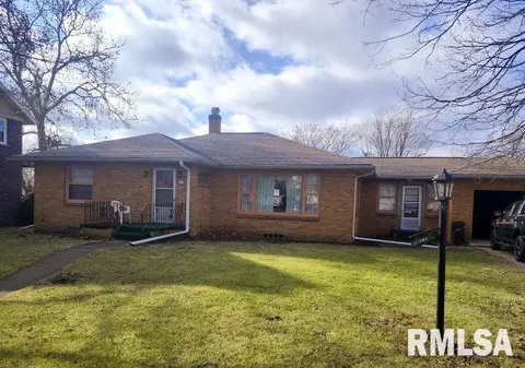 210 S Hickory St, Wenona, IL 61377