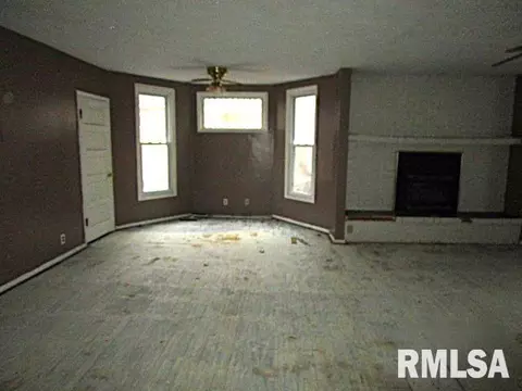 Living - 534 S Main St, Canton, IL 61520 photo 4 of 7