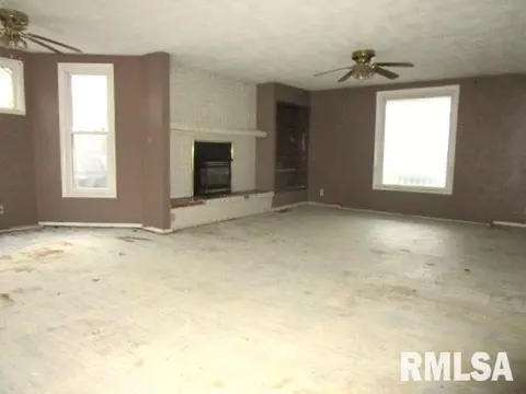 Living - 534 S Main St, Canton, IL 61520 photo 2 of 7