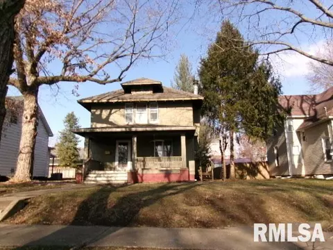 365 W Pine St, Canton, IL 61520