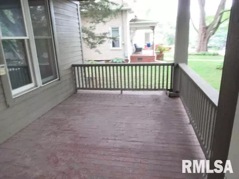365 W Pine St, Canton, IL 61520 photo 2