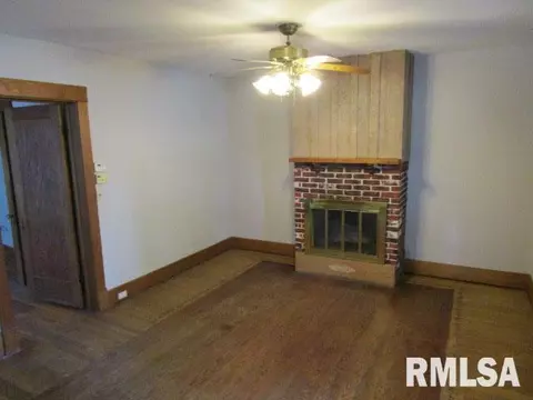 365 W Pine St, Canton, IL 61520 photo 3