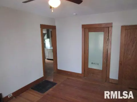 365 W Pine St, Canton, IL 61520 photo 6