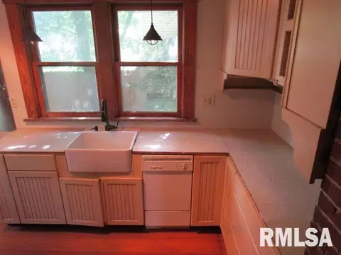 365 W Pine St, Canton, IL 61520 photo 11