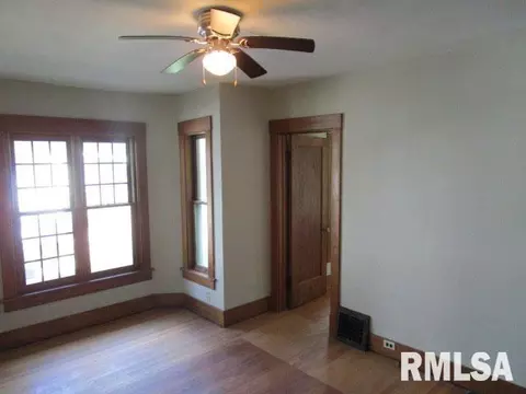365 W Pine St, Canton, IL 61520 photo 5