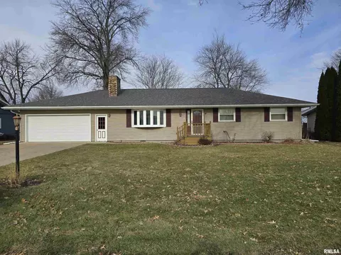 337 Harvester Rd, Canton, IL 61520