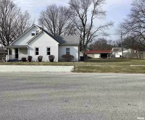 423 N Main St, Hanna City, IL 61536