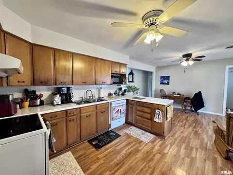 308 S Verzel Dr, Macomb, IL 61455 photo 9