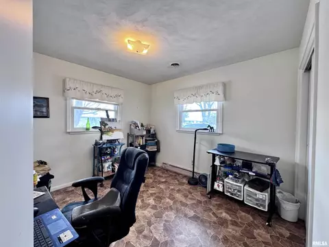 308 S Verzel Dr, Macomb, IL 61455 photo 13