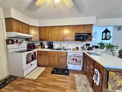 308 S Verzel Dr, Macomb, IL 61455 photo 8