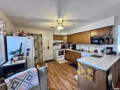 308 S Verzel Dr, Macomb, IL 61455 photo 6