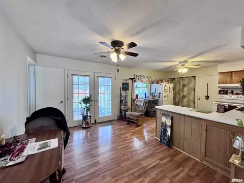 308 S Verzel Dr, Macomb, IL 61455 photo 4