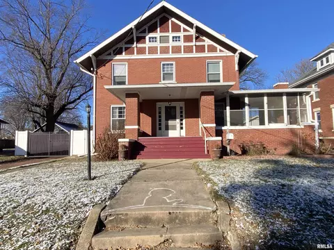 325 W Chestnut St, Canton, IL 61520