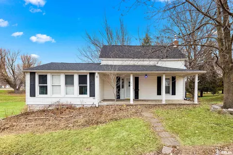 206 W Smith St, Wyoming, IL 61491