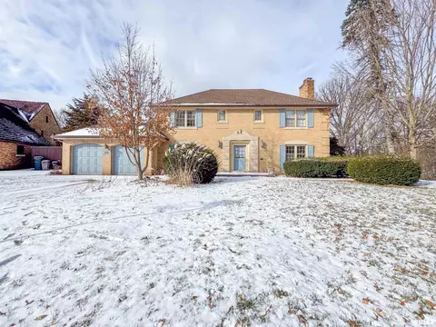 205 N Kickapoo Ter, Peoria, IL 61604