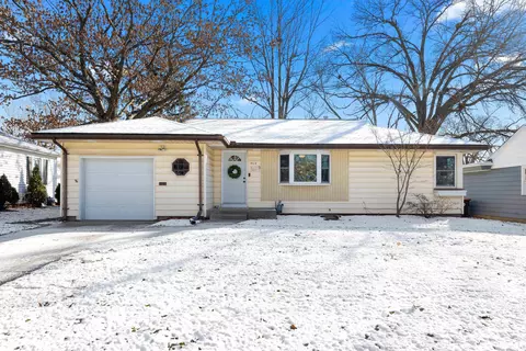 4114 N Hawthorne Pl, Peoria, IL 61614