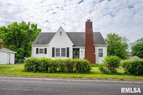 1318 W Macqueen Ave, Peoria, IL 61604